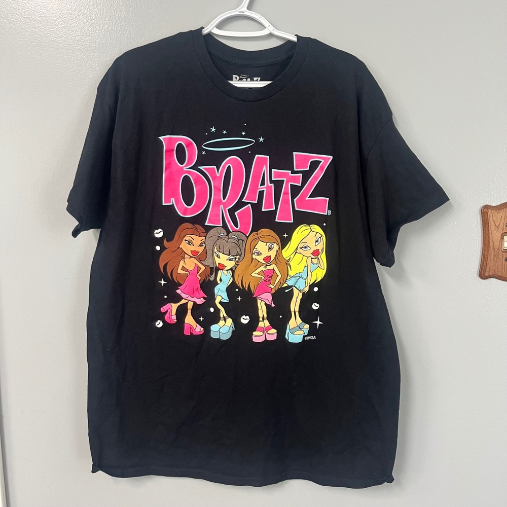 Bratz Graphic T-Shirt Black Large Y2K Dolls Yasmin Cloe‎ Sasha Jade MGA Cotton